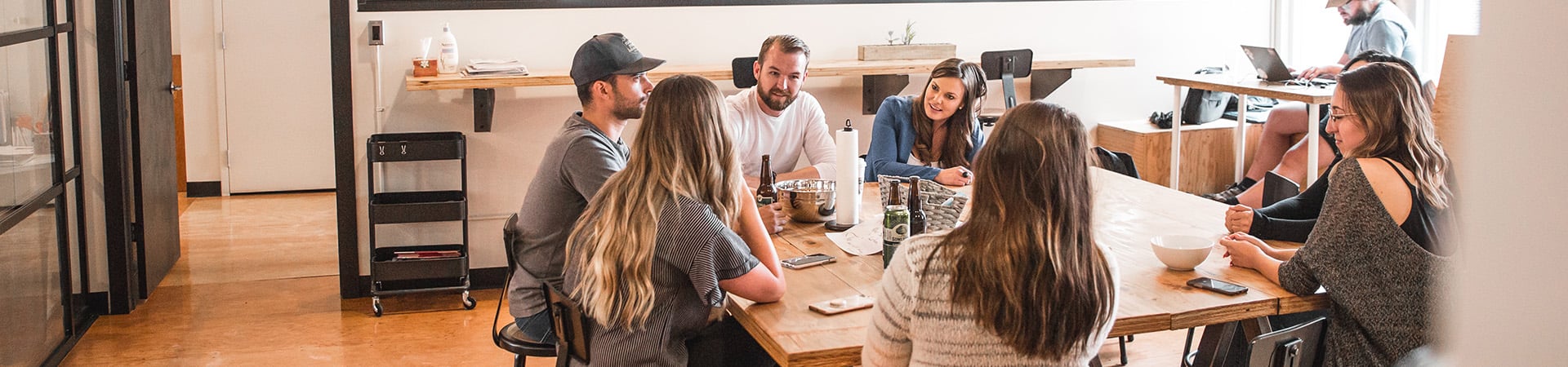 people-meeting-and-discussing